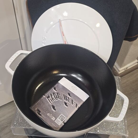 Staub 5QT Enameled Cast Iron French Oven- White - Picture 8 of 9